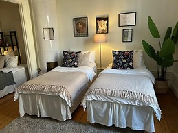 Stockholm Loft Haven 3 Beds in a 1-bedroom Gem