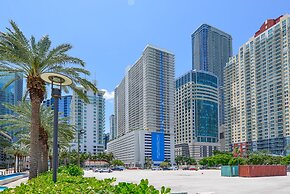 Exquisite views Condo at Brickell