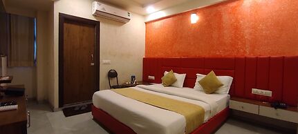 Hotel Avadh Palace