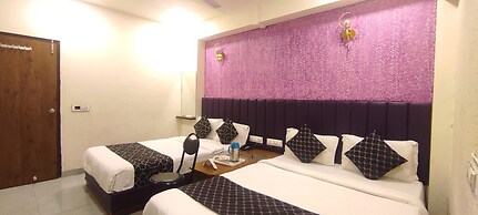 Hotel Avadh Palace
