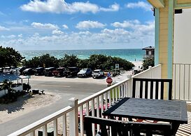 Sans Souci 6 Bedroom Home by RedAwning