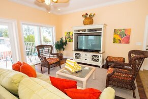 Sans Souci 6 Bedroom Home by RedAwning