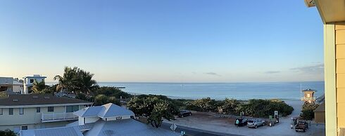 Sans Souci 6 Bedroom Home by RedAwning