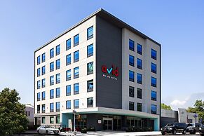 avid hotel Brooklyn Dyker Heights by IHG