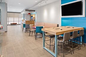 avid hotel Brooklyn Dyker Heights by IHG