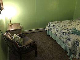 Rustic Beach Front Basement Apt, Pet Friendly Wi-fi 2 Bedroom Apts by 
