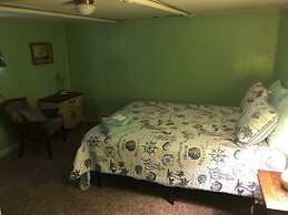Rustic Beach Front Basement Apt, Pet Friendly Wi-fi 2 Bedroom Apts by 