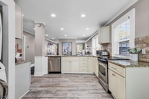 Bright and Modern Close to Everything