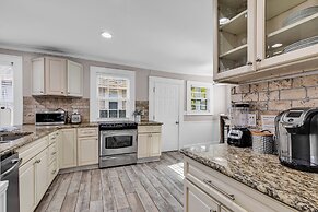 Bright and Modern Close to Everything