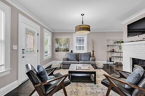 Bright and Modern Close to Everything