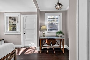 Bright and Modern Close to Everything