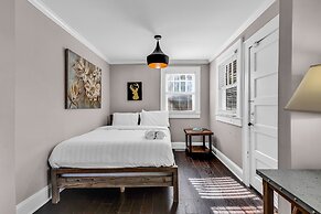 Bright and Modern Close to Everything