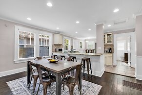 Bright and Modern Close to Everything