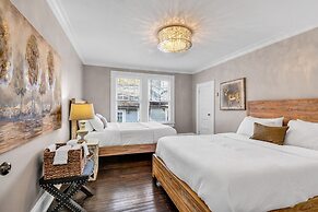 Bright and Modern Close to Everything