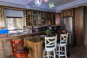 Topaz Apartment Villa - Piton View