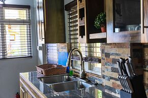 Topaz Apartment Villa - Piton View