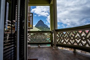Topaz Apartment Villa - Piton View