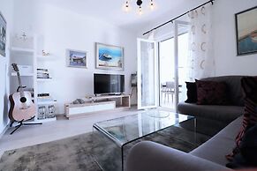 Luxury Beachfront Villa With Pool for two Families