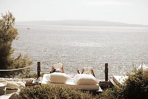 Luxury Beachfront Villa With Pool for two Families