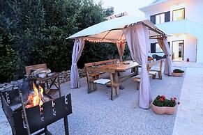 Luxury Beachfront Villa With Pool for two Families