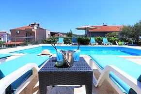 Luxury Beachfront Villa With Pool for two Families