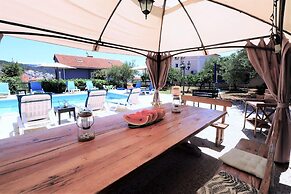 Luxury Beachfront Villa With Pool for two Families