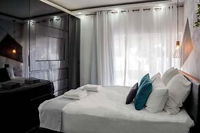 YalaRent Ivy Villa with Private Pool