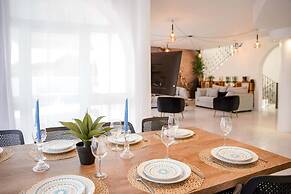 YalaRent Ivy Villa with Private Pool