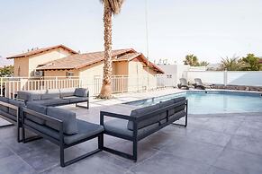 YalaRent Ivy Villa with Private Pool