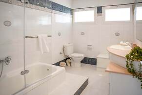 YalaRent Ivy Villa with Private Pool