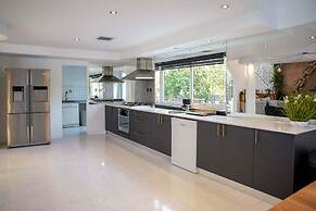 YalaRent Ivy Villa with Private Pool