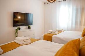 YalaRent Ivy Villa with Private Pool