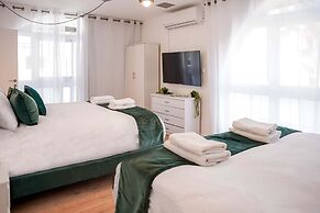 YalaRent Ivy Villa with Private Pool