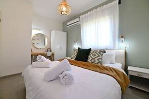 YalaRent Valley view complex In Merhavia with Private heated Pool