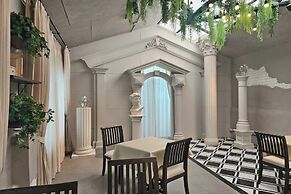 J Place Hotel