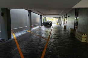 J Place Hotel