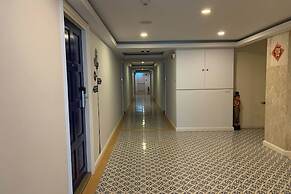 J Place Hotel