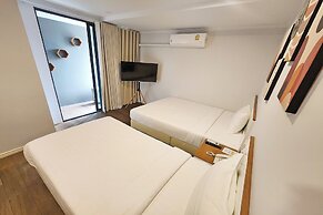 J Place Hotel