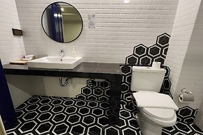 J Place Hotel