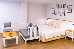 J Place Hotel