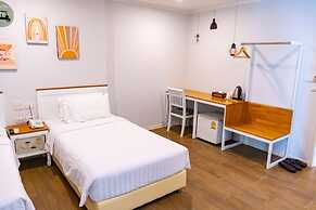 J Place Hotel