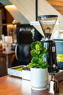 J Place Hotel