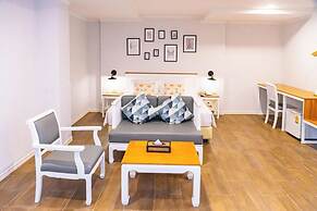 J Place Hotel