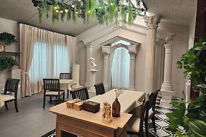J Place Hotel