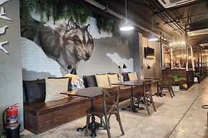 J Place Hotel