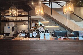 J Place Hotel