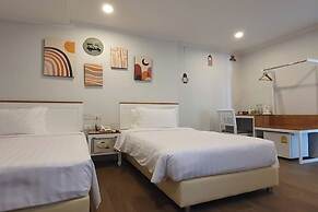 J Place Hotel