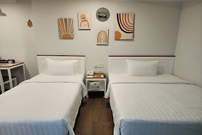 J Place Hotel