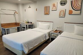 J Place Hotel