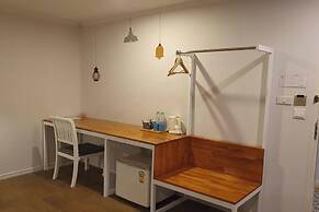 J Place Hotel